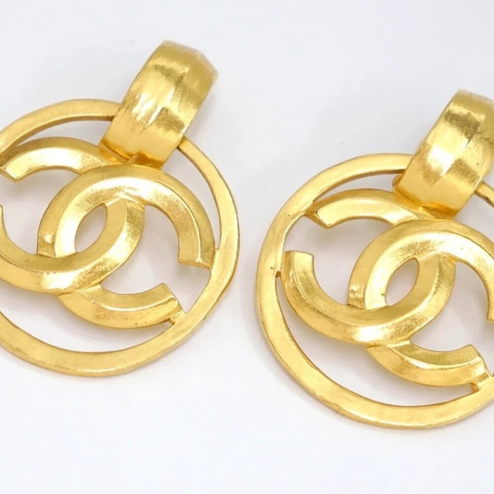 CHANEL CC Logos Round Dangle Earrings Gold Tone 96P Auth #35394 - Picture 3 of 5